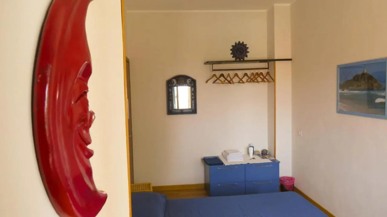 Luna Rossa Rooms Cagliari Guest house
