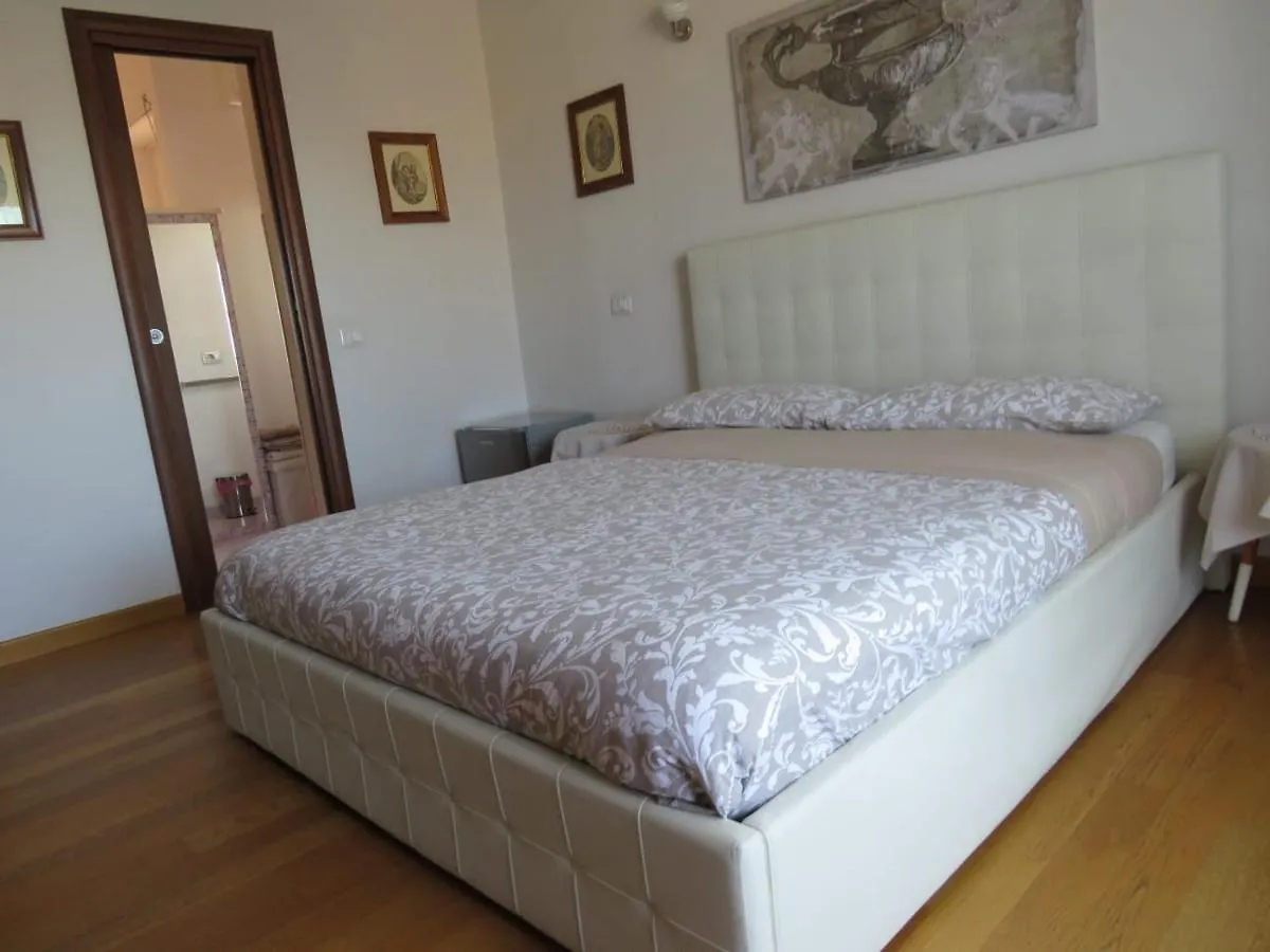 Luna Rossa Rooms Cagliari Guest house